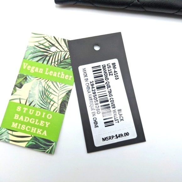 NWT-LAST ONE!-Badgley Mischka Black Foldover Quilted Wallet - Picture 6 of 8